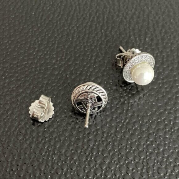David Yurman Classic Pearl and  Sterling Silver Earrings - Picture 4 of 5